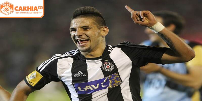 Aleksandar Mitrović Hành Trình Ghi Dấu Ấn Ở Bóng Đá Châu Âu 2 Aleksandar Mitrović trong màu áo Partizan khi còn trẻ